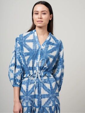 Cara Cara Perrin Petal Blue and White Tie-Dye Button Top Vacation